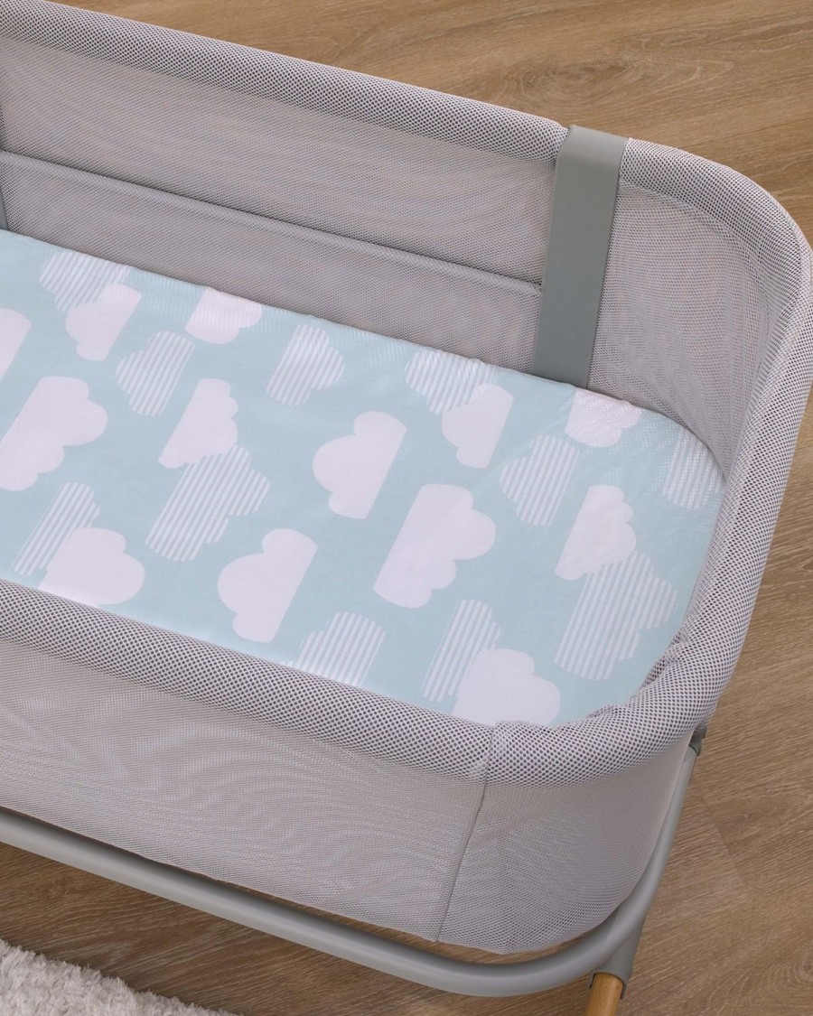 Baby Spullen Skip Hop | Skip Hop Cosy-Up 2-In-1 Nachtkastje Blauw-Witte Wolken 100% Katoenen Wieglaken